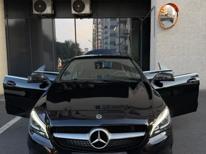 Mercedes-Benz CLA 180 C117