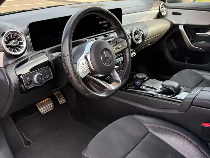Mercedes-Benz CLA 200