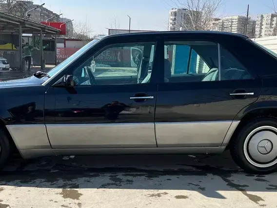 Mercedes-Benz W124