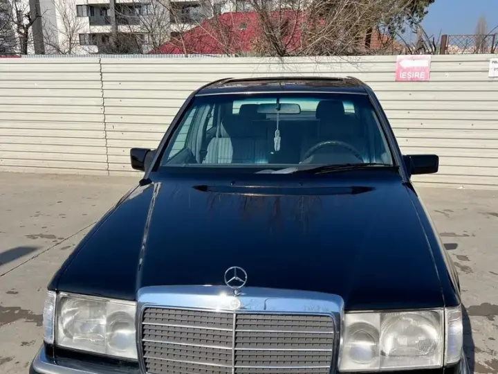 Mercedes-Benz W124