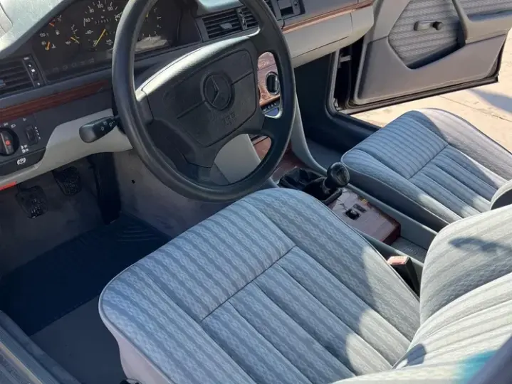 Mercedes-Benz W124