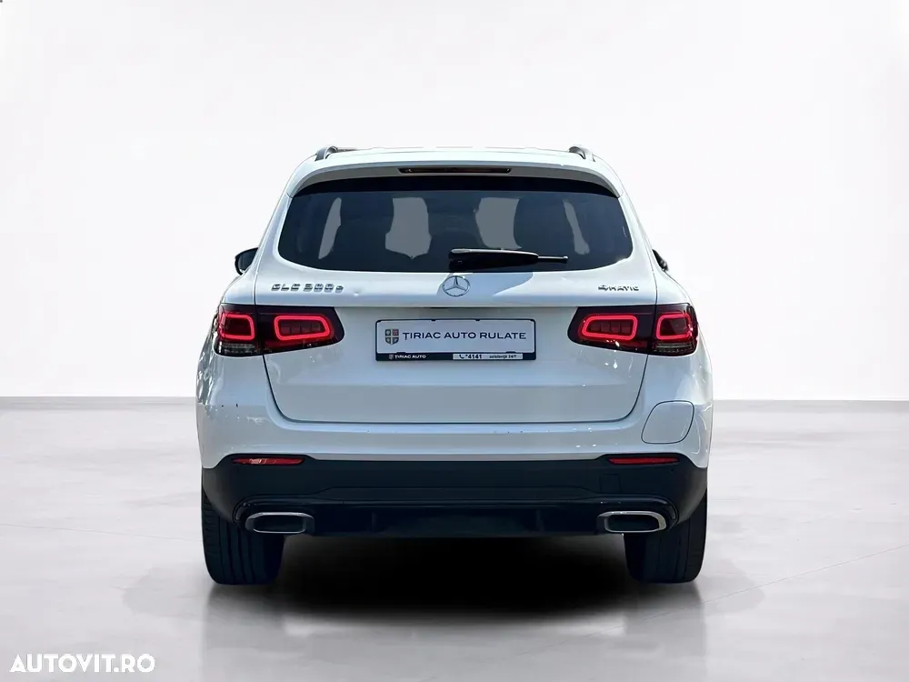 Mercedes-Benz GLC 300 e 4MATIC — imagine 4