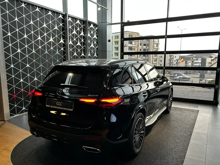Mercedes-Benz GLC X254 300 4Matic 9G-TRONIC AMG Line Advanced — imagine 4