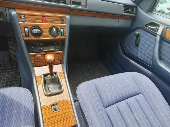 Mercedes-Benz W124