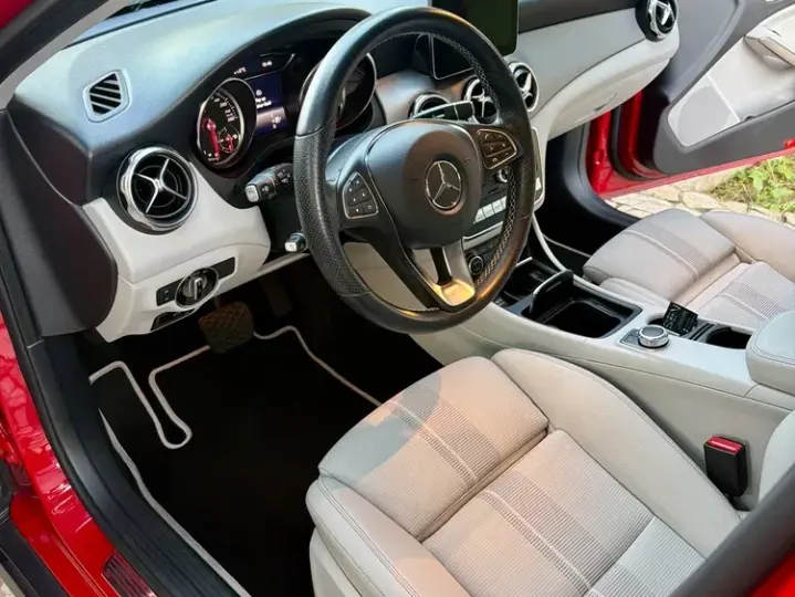 Mercedes-Benz GLA X156