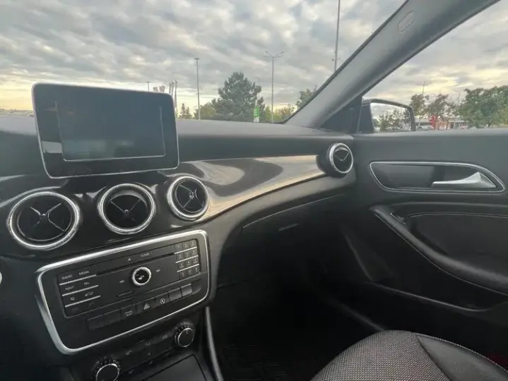Mercedes-Benz CLA 180 C117