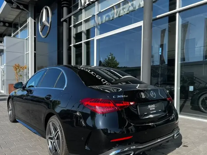 Mercedes-Benz C 300 e 9G-TRONIC AMG Line