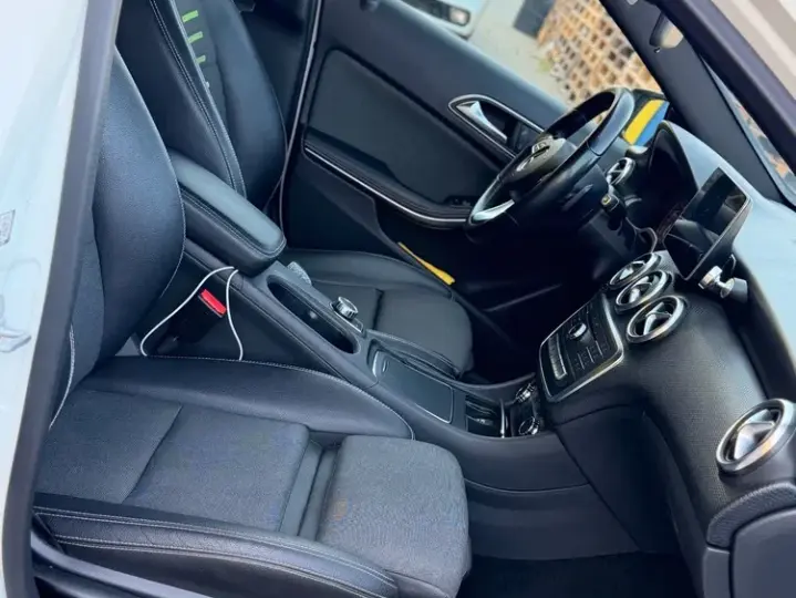Mercedes-Benz A 180 W176