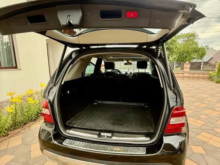Mercedes-Benz ML W164