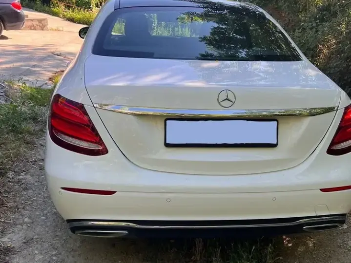 Mercedes-Benz E W213 220 d 4MATIC 9G-TRONIC
