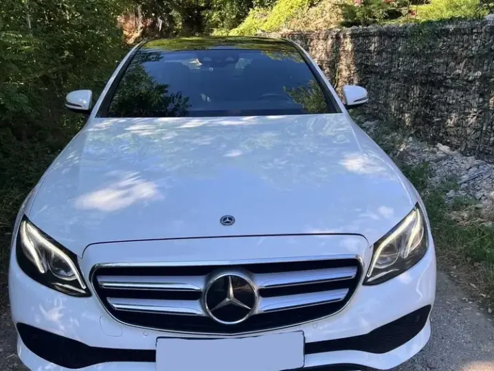 Mercedes-Benz E W213 220 d 4MATIC 9G-TRONIC