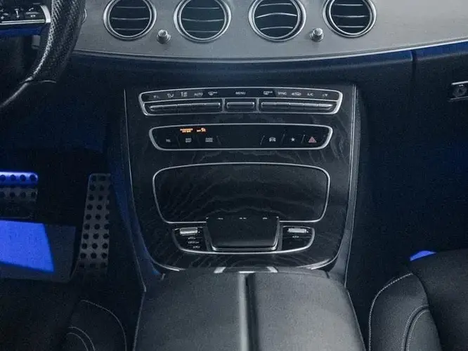 Mercedes-Benz E 200 9G-TRONIC AMG Line