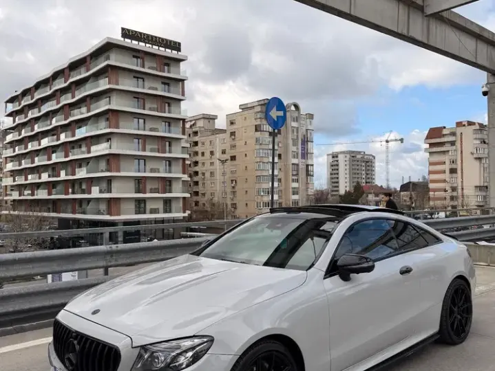 Mercedes-Benz E W213 220 d MHEV 4MATIC Aut.