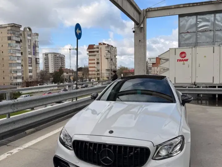 Mercedes-Benz E W213 220 d MHEV 4MATIC Aut.