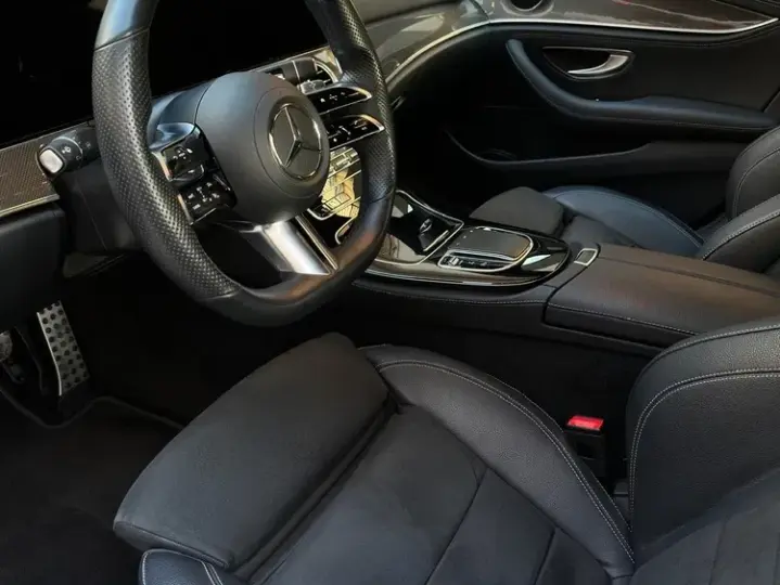 Mercedes-Benz E W213 300 9G-TRONIC AMG Line