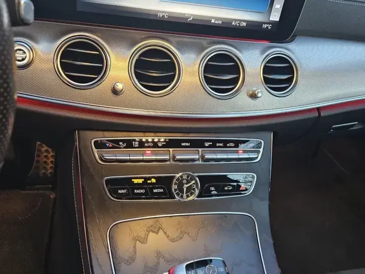 Mercedes-Benz E 220 d 9G-TRONIC AMG Line