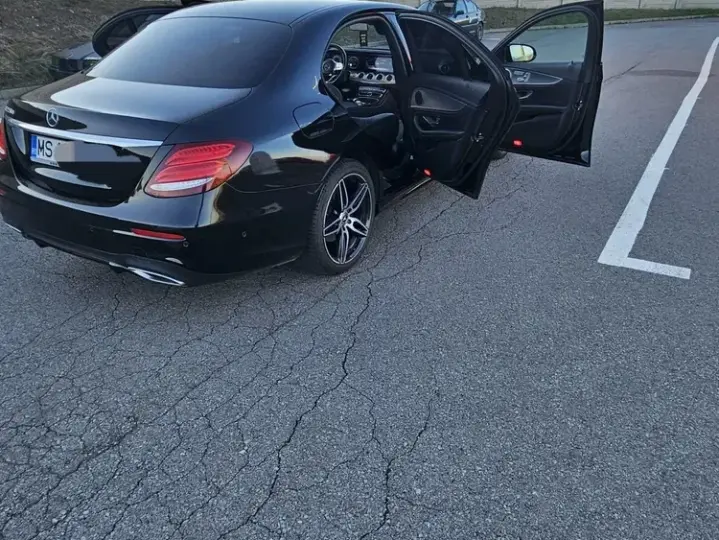 Mercedes-Benz E 220 d 9G-TRONIC AMG Line