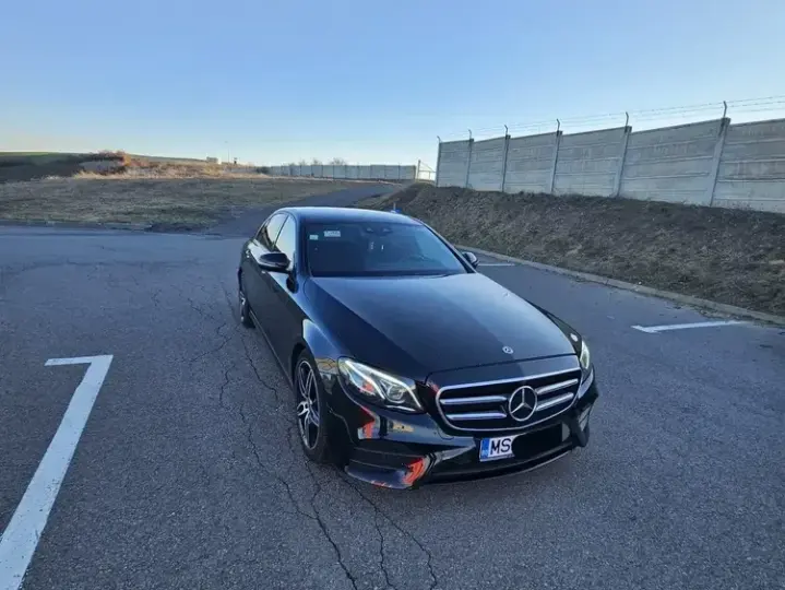 Mercedes-Benz E 220 d 9G-TRONIC AMG Line