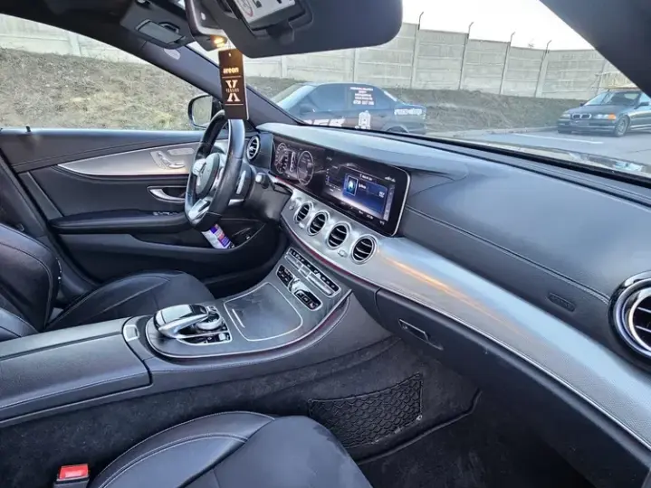 Mercedes-Benz E 220 d 9G-TRONIC AMG Line
