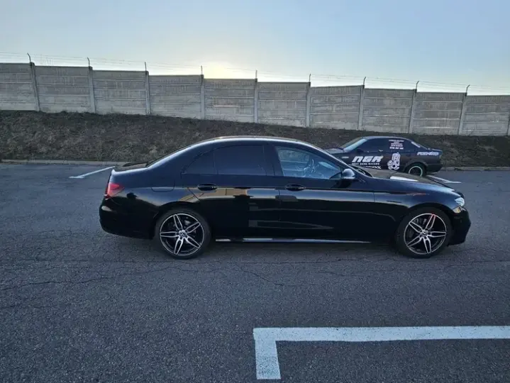 Mercedes-Benz E 220 d 9G-TRONIC AMG Line