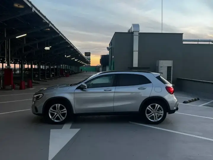 Mercedes-Benz GLA X156 220 d 4MATIC 7G-DCT