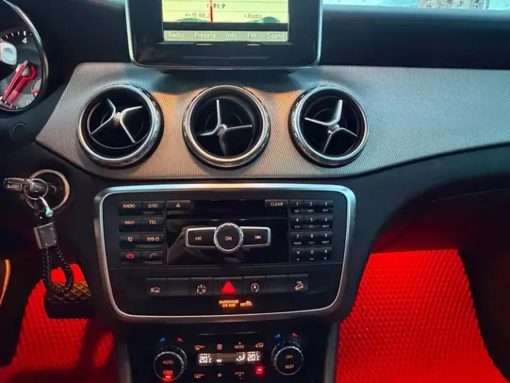 Mercedes-Benz GLA X156 220 d 4MATIC 7G-DCT