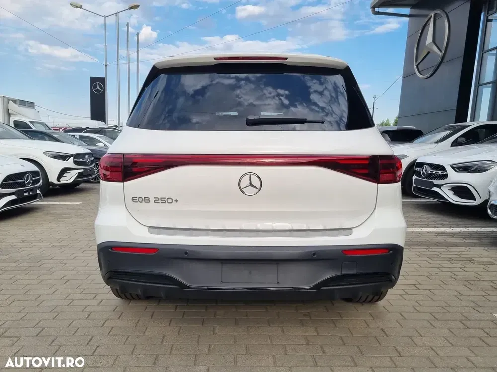 Mercedes-Benz EQB 250+ AMG Line — imagine 5
