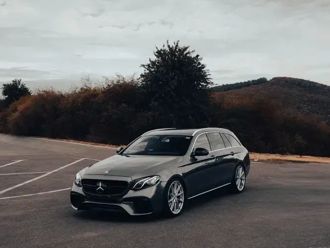 Mercedes-Benz E W213 220 d 9G-TRONIC AMG Line