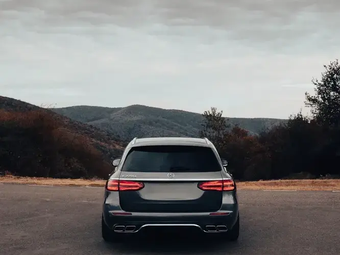 Mercedes-Benz E W213 220 d 9G-TRONIC AMG Line