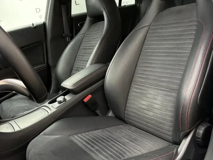 Mercedes-Benz CLA 200 C117 d 7G-DCT AMG Line