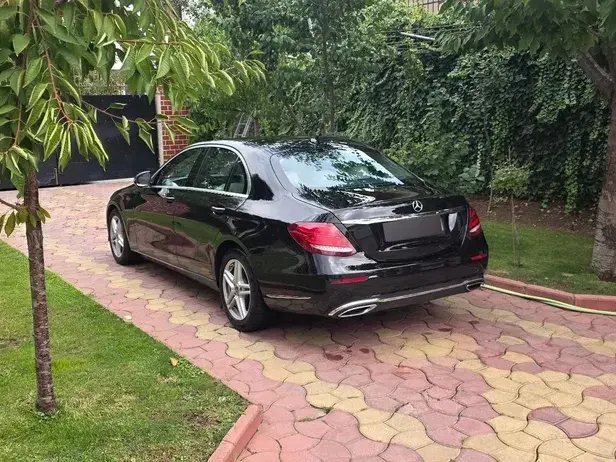 Mercedes-Benz E