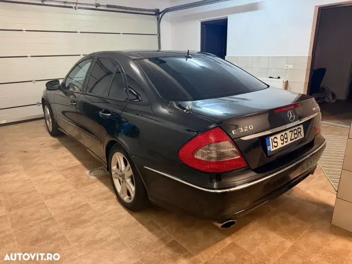 Mercedes-Benz E W211