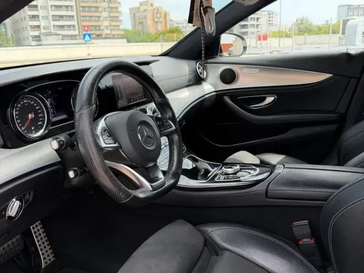 Mercedes-Benz E W213 220 d 9G-TRONIC AMG Line