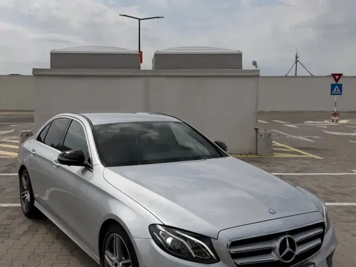 Mercedes-Benz E W213 220 d 9G-TRONIC AMG Line