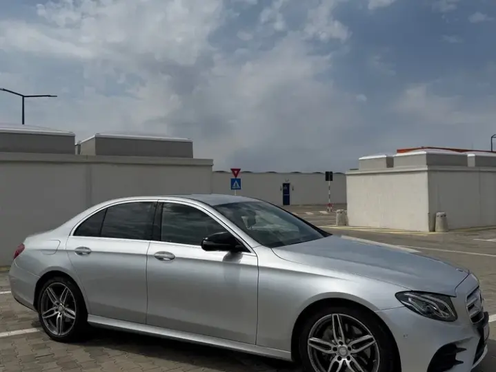 Mercedes-Benz E W213 220 d 9G-TRONIC AMG Line