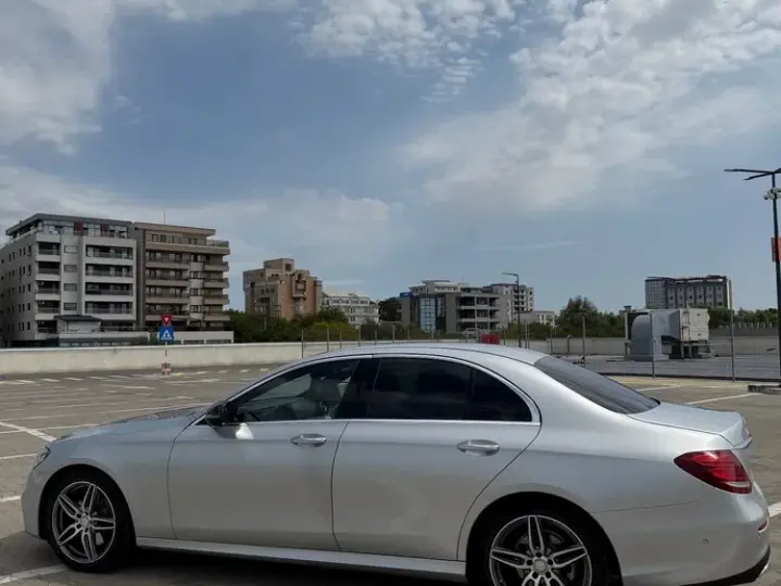 Mercedes-Benz E W213 220 d 9G-TRONIC AMG Line