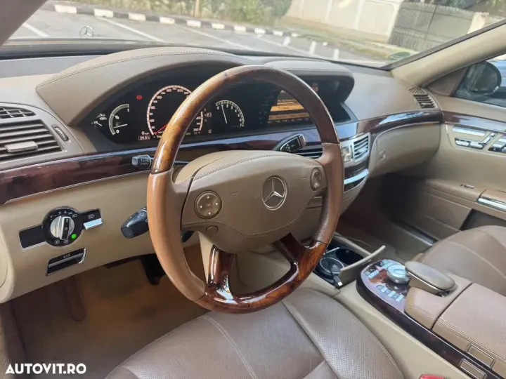 Mercedes-Benz S W221