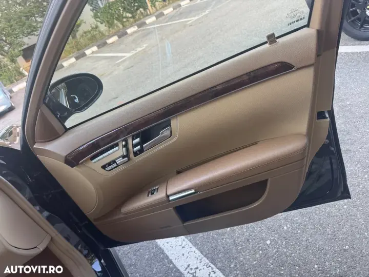 Mercedes-Benz S W221