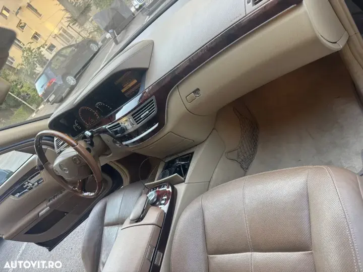 Mercedes-Benz S W221