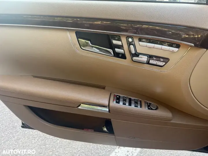 Mercedes-Benz S W221