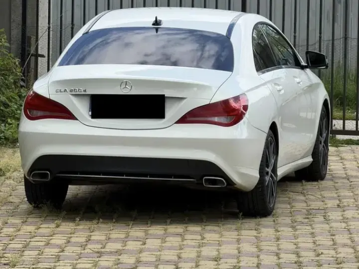 Mercedes-Benz CLA 200