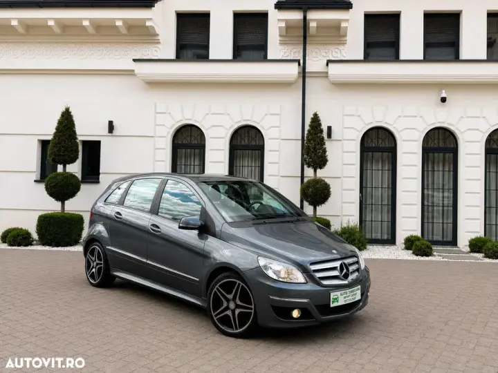 Mercedes-Benz B 180