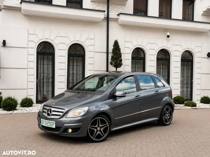 Mercedes-Benz B 180