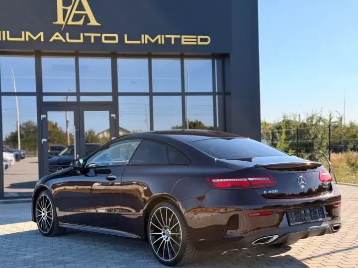Mercedes-Benz E W213 400 4Matic 9G-TRONIC AMG Line