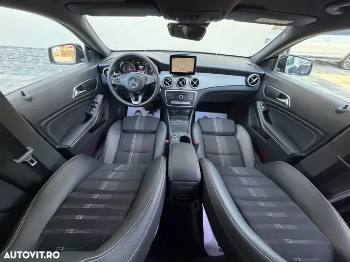 Mercedes-Benz CLA 180 C117 7G-DCT AMG Line