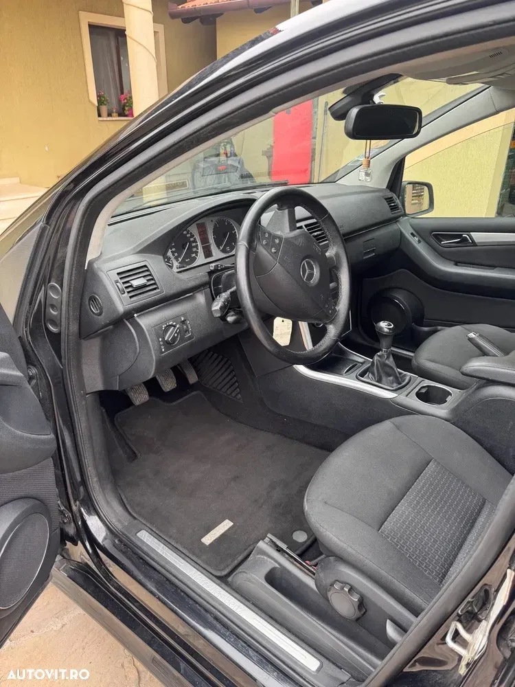 Mercedes-Benz EQB — imagine 3