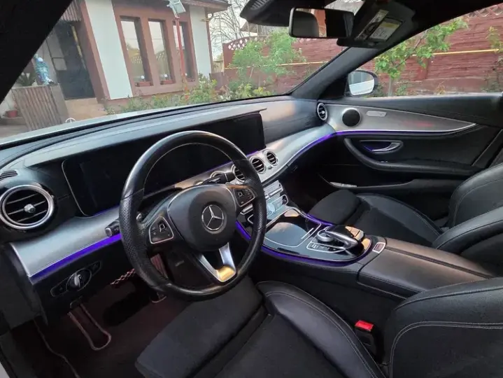 Mercedes-Benz E W213 220 d 9G-TRONIC