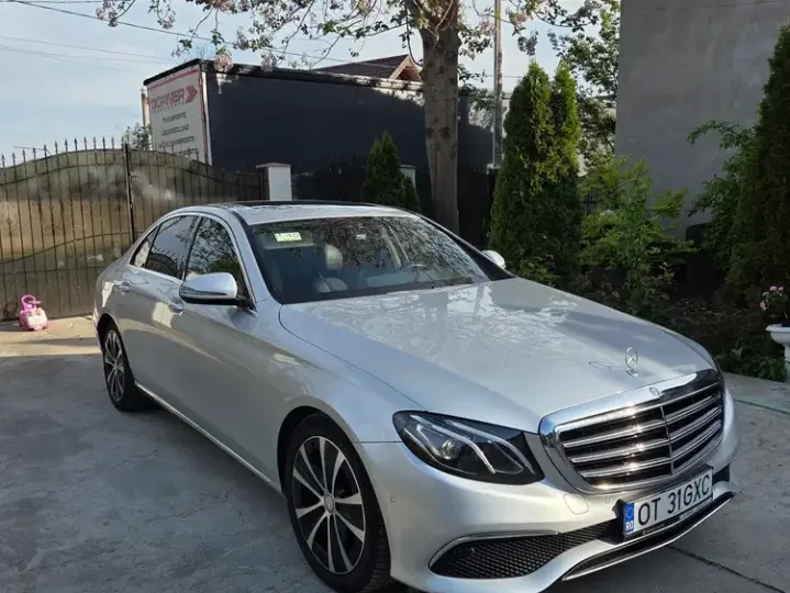 Mercedes-Benz E W213 220 d 9G-TRONIC