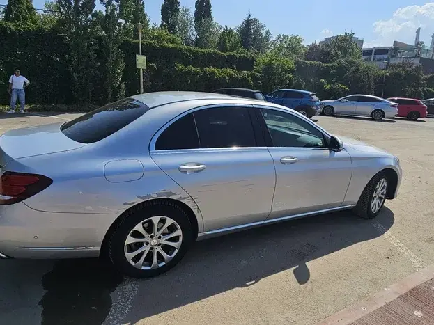 Mercedes-Benz E 220 d Aut.