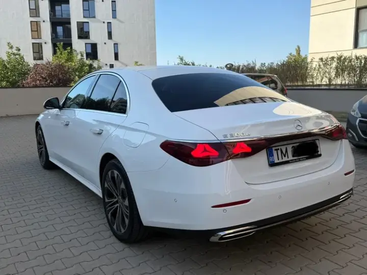 Mercedes-Benz E W214 300 PHEV